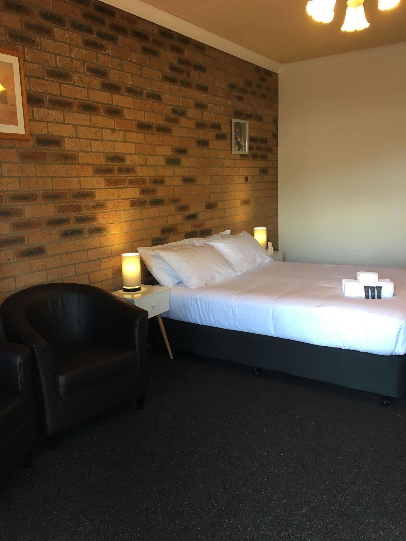 Bega Downs Motor Inn Zewnętrze zdjęcie