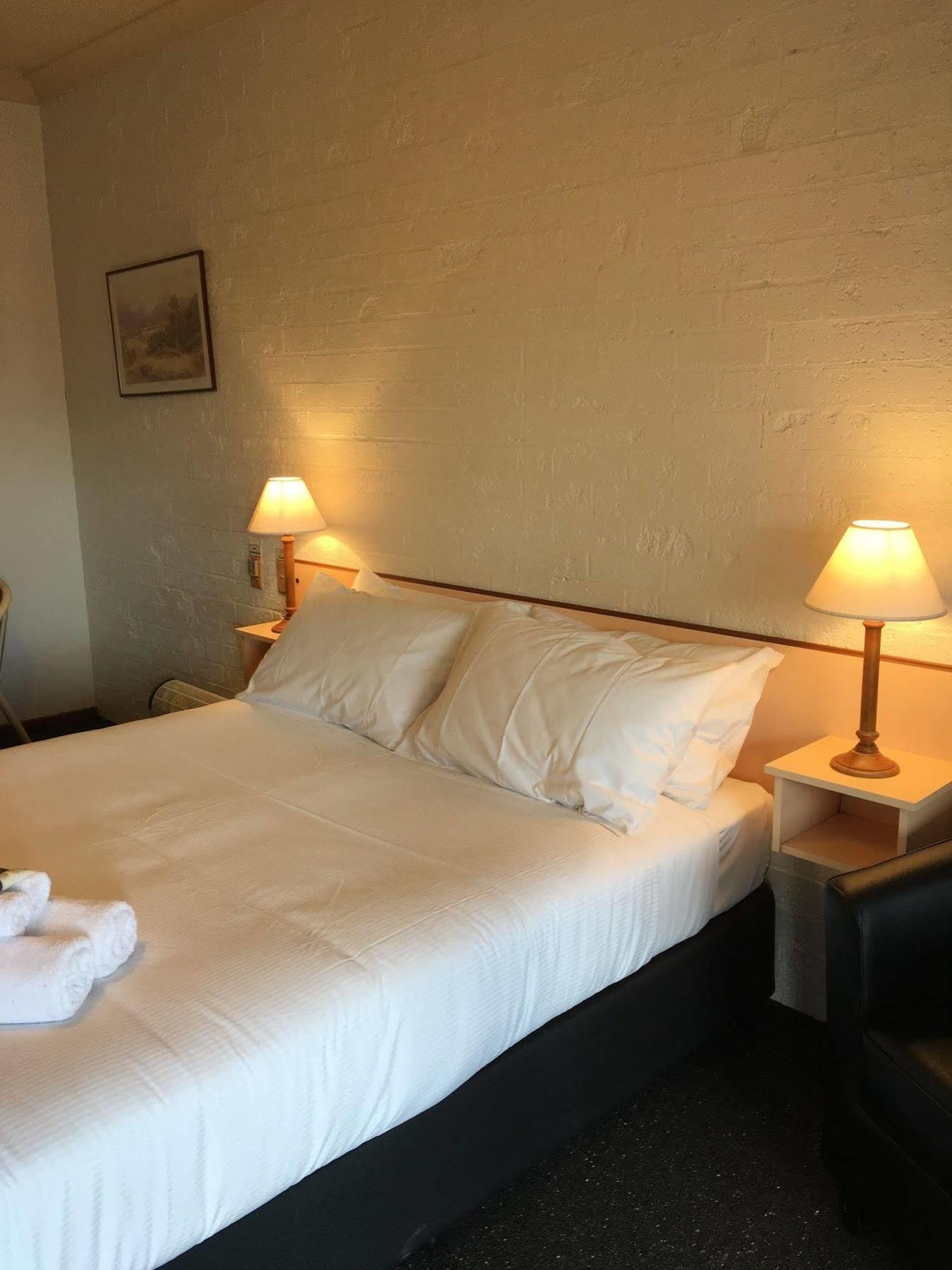 Bega Downs Motor Inn Zewnętrze zdjęcie