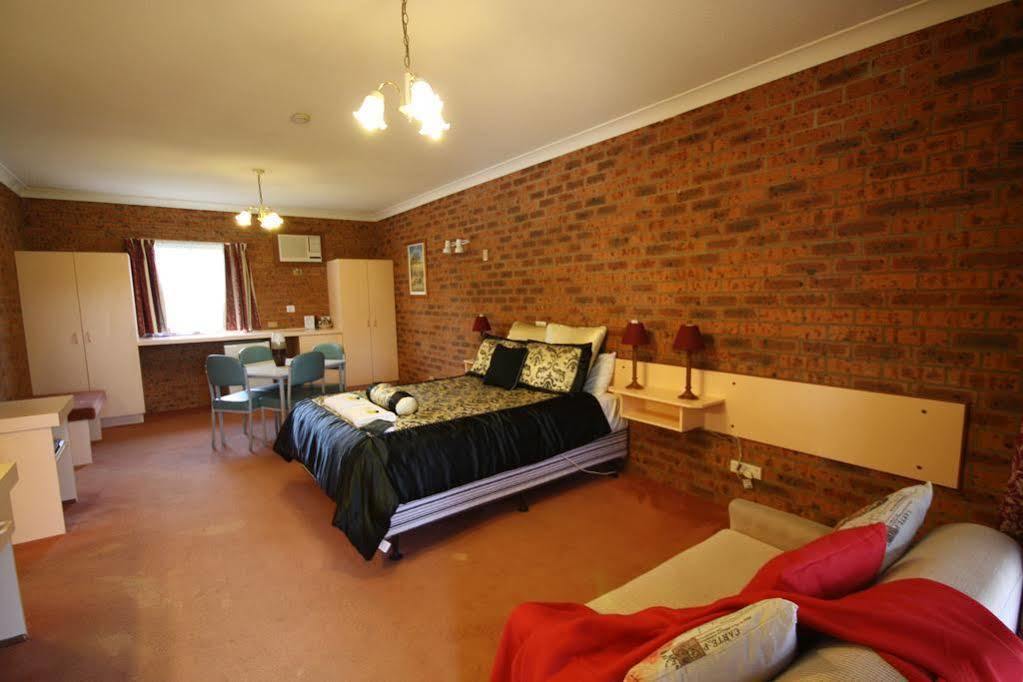 Bega Downs Motor Inn Zewnętrze zdjęcie